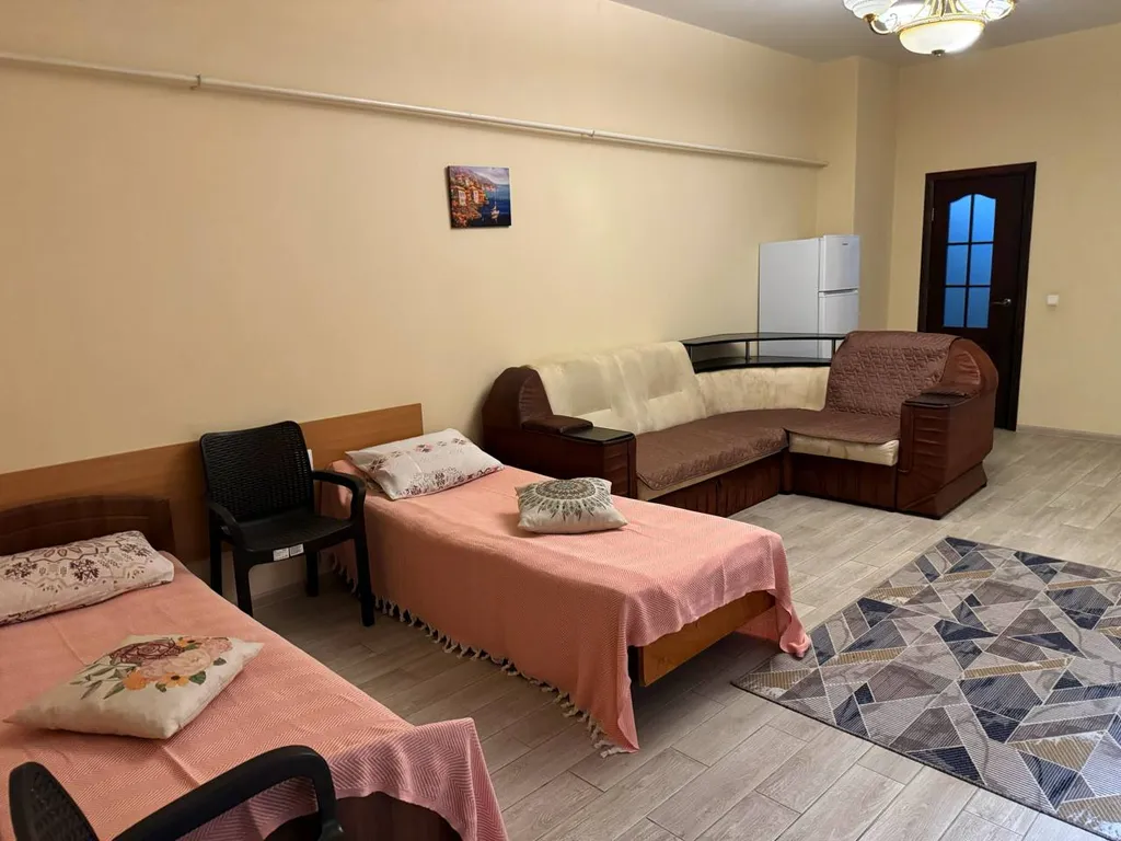 2-комнатная возле ТЦ со своим двориком