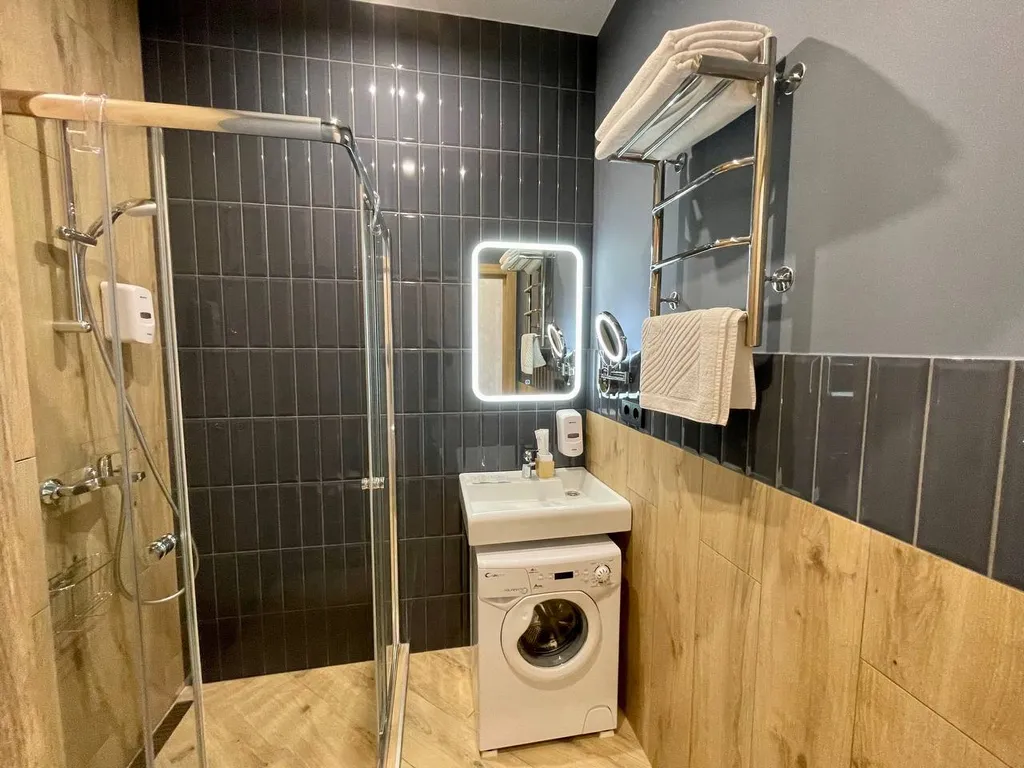 "В Гости!" на Запорожской 69  (1к студия №7 рядом с БЦ "Сити")