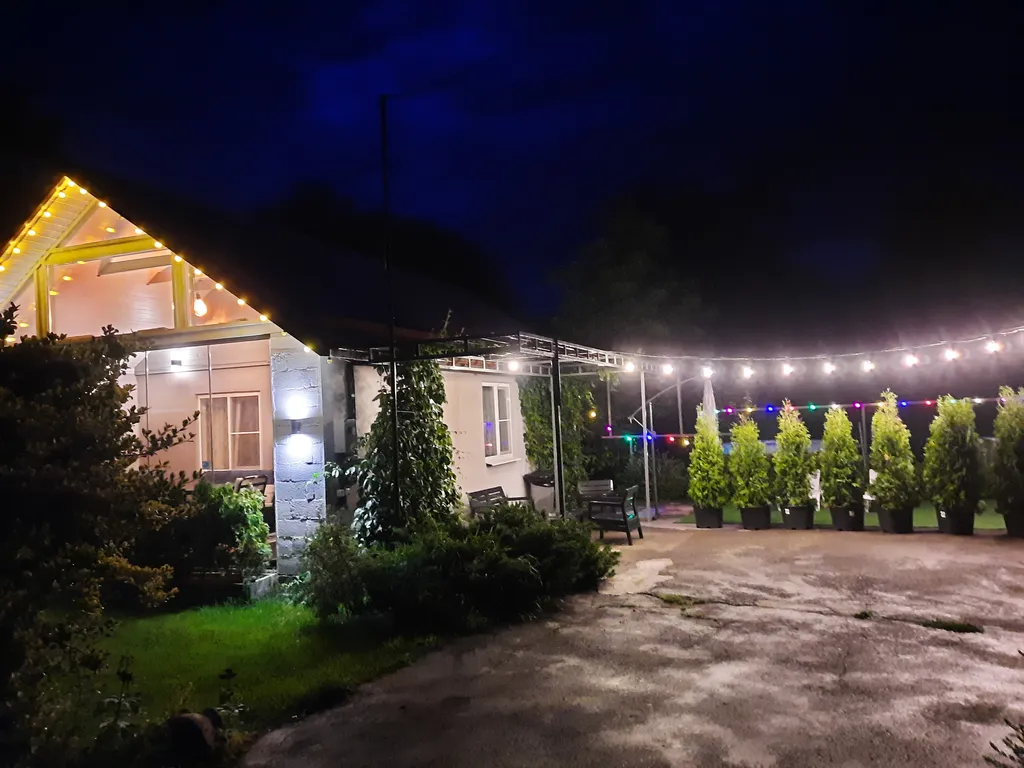 Милый домик в стиле прованс с камином, горячей купелью, баней, бассейном