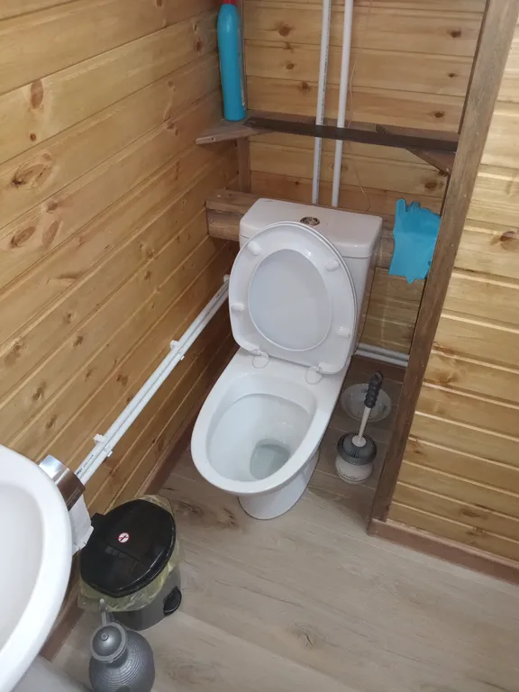 Уютный дом на берегу озера в Мочохе