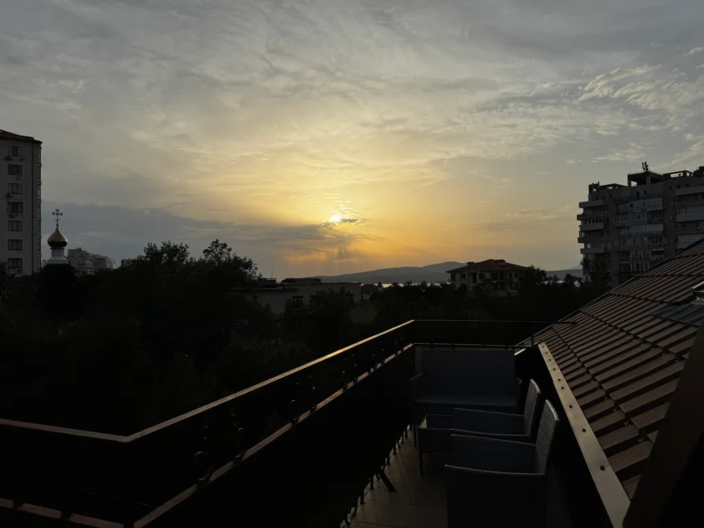 Квартира Квартира Апартамент с балконом на мансардном этаже с видом на море — Геленджик