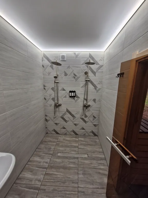 Абсолютнo новый уютный дoм в лесу с чаном на террасе