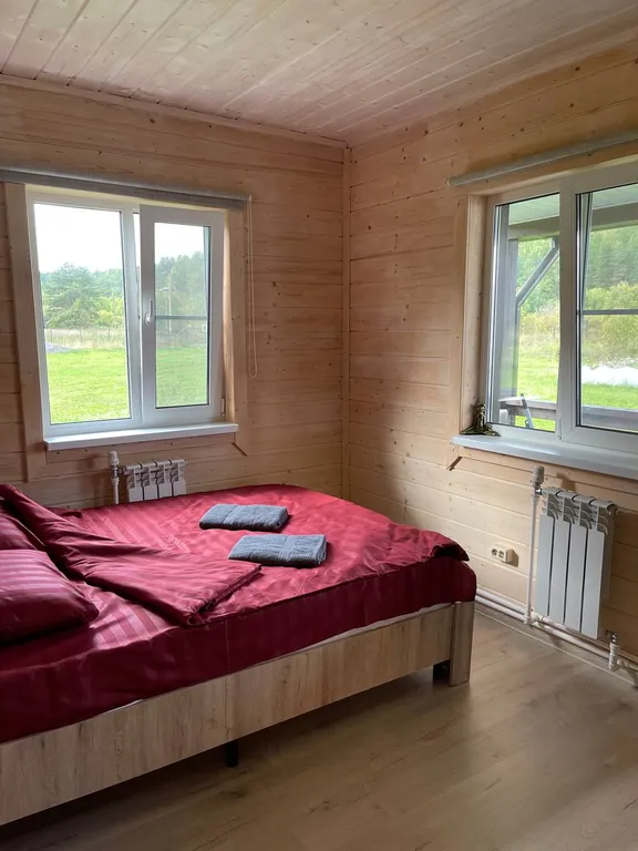 Домик с видом на лес