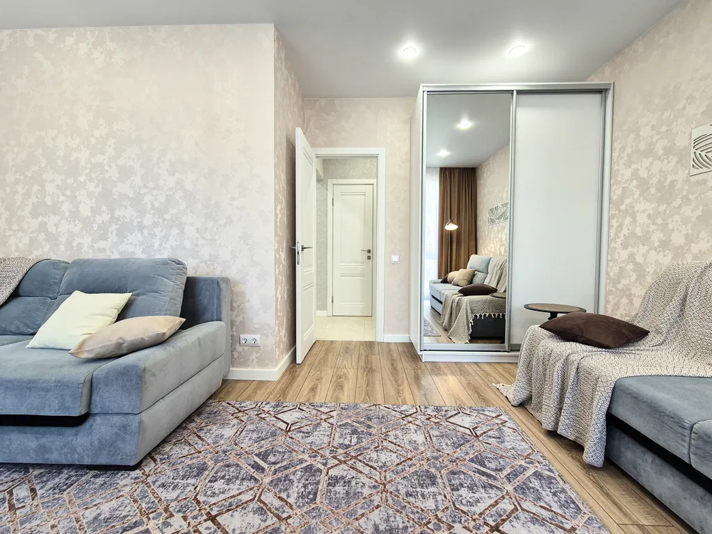 Потрясающая квартира с двумя балконами и видом на реку, лес и горы