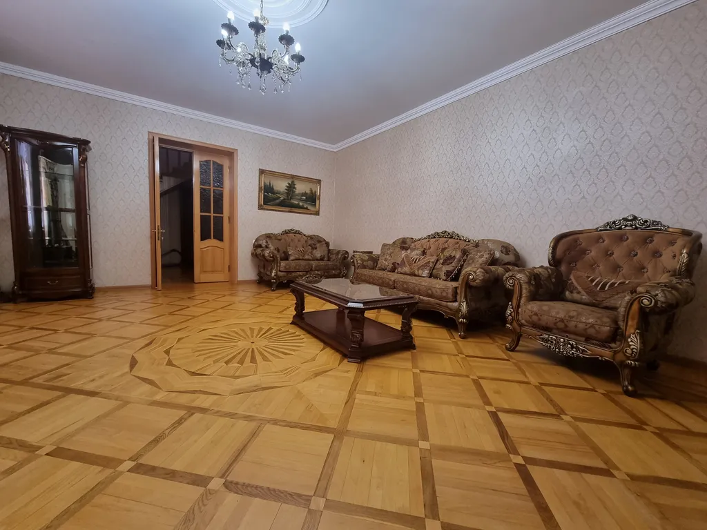 2х этажный дом в самом центре города