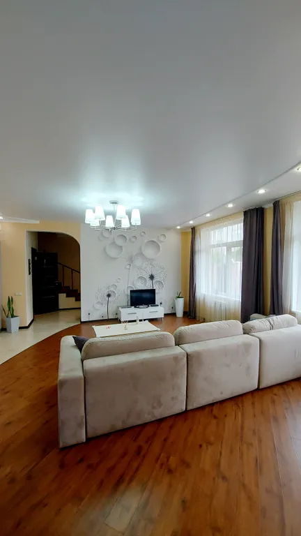 Коттедж Отдельный двухэтажный дом с уютным двором — Геленджик