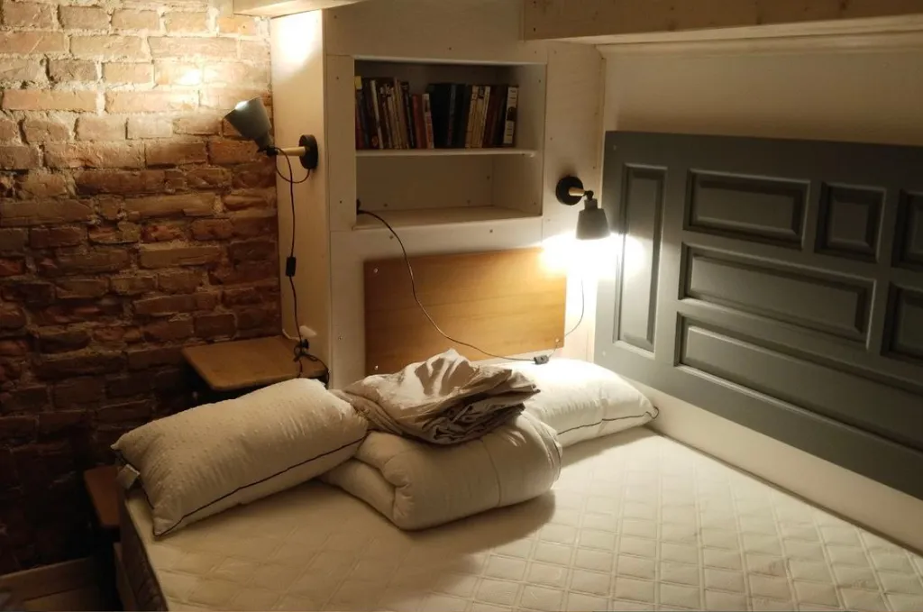 Уютная двухуровневая квартира-студия в доме XIX века