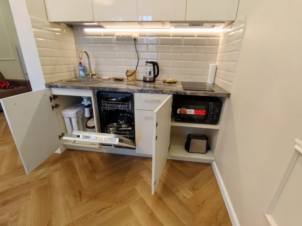 Новые двухкомнатные апартаменты West Wave рядом с бассейнами Баден СПА