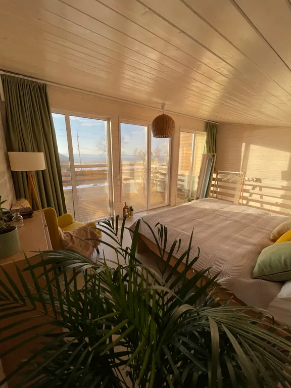 Уютный Cube House с видом на Волгу