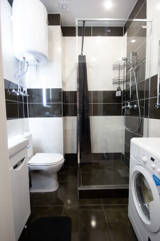 Апартамент с бассейном и балконом