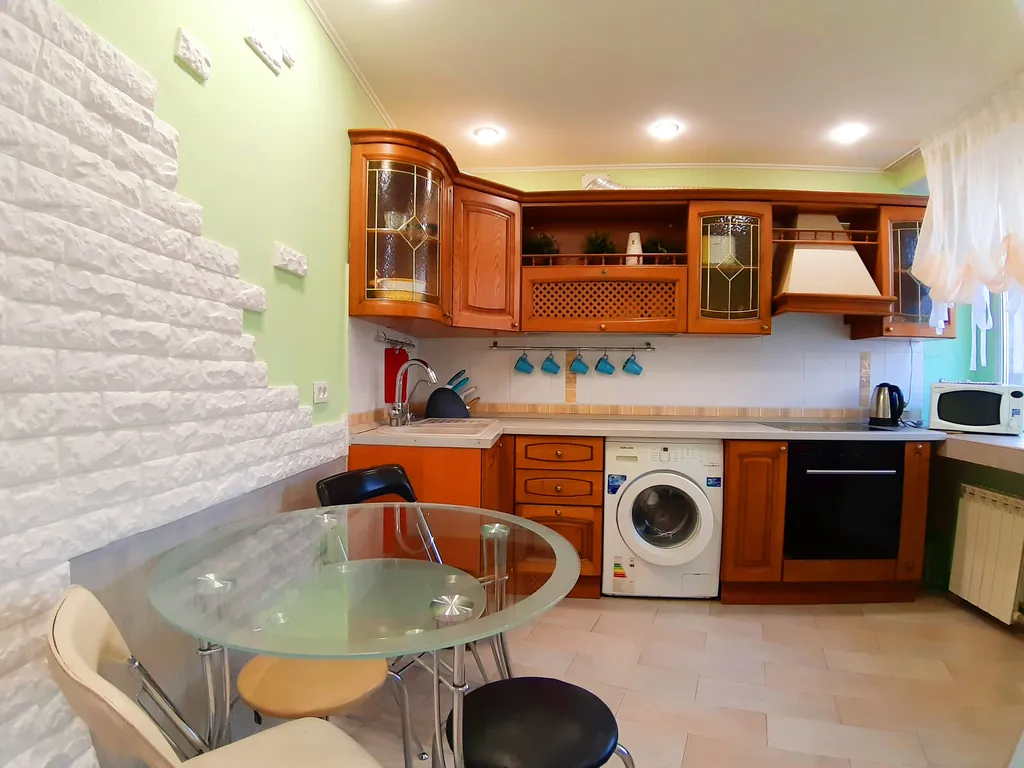 Эксклюзивные евро-апартаменты с сауной на площади Революции