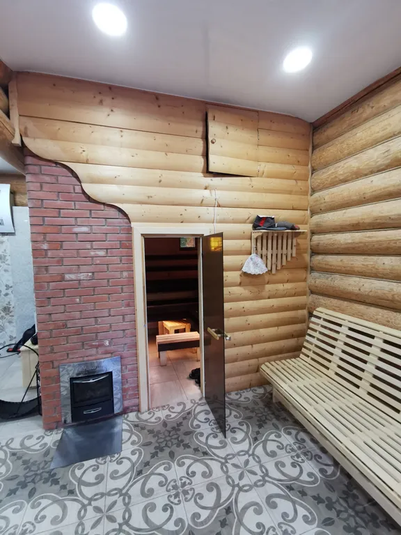 Уютный коттедж из бруса с бассейном