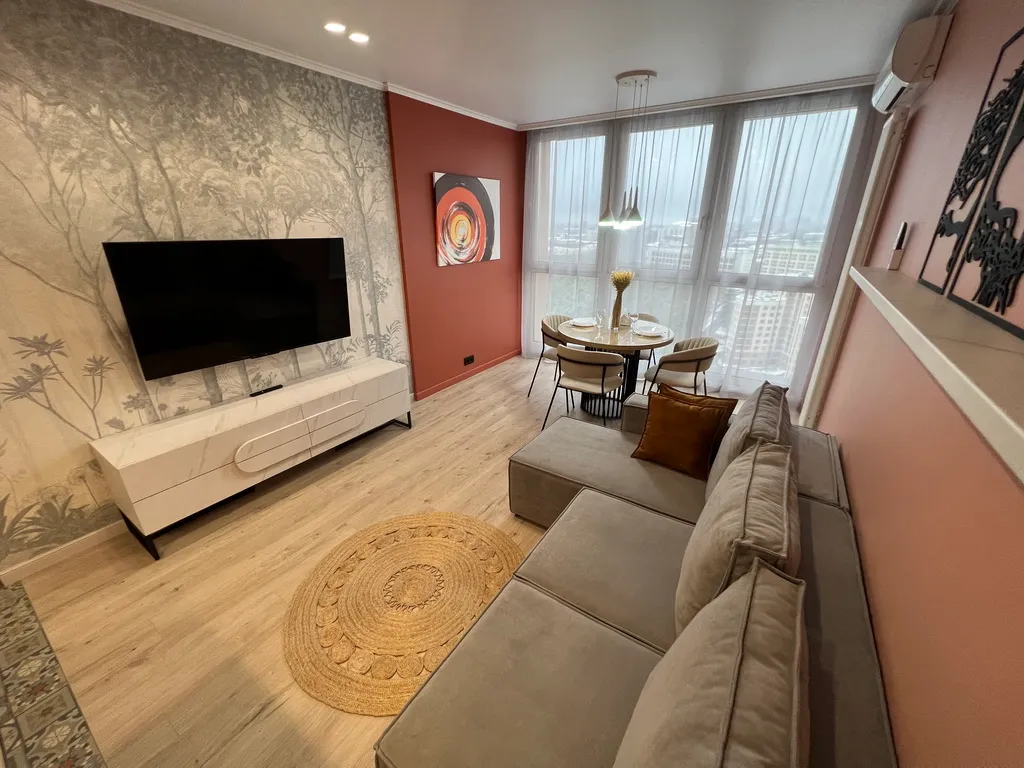 Потрясающий вид с 21 этажа в новой дизайнерской квартире в центре