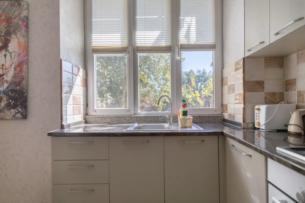 Квартира с видом на бульвар в центре города