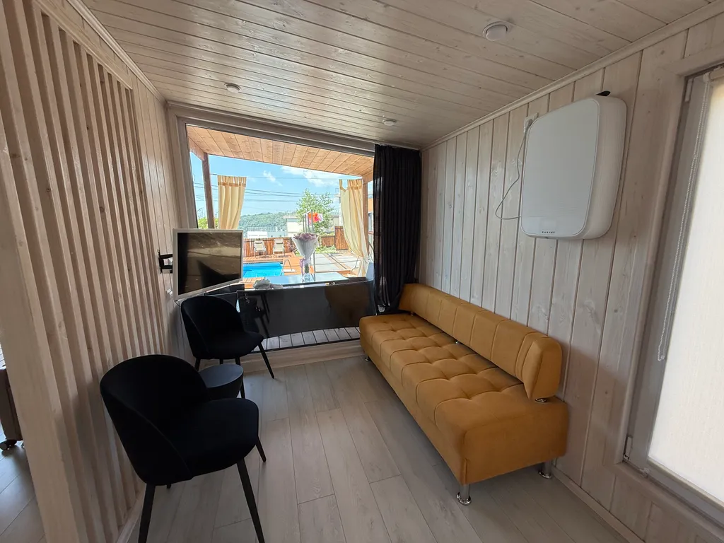 Коттедж с баней и бассейном и видом на море и аэропорт