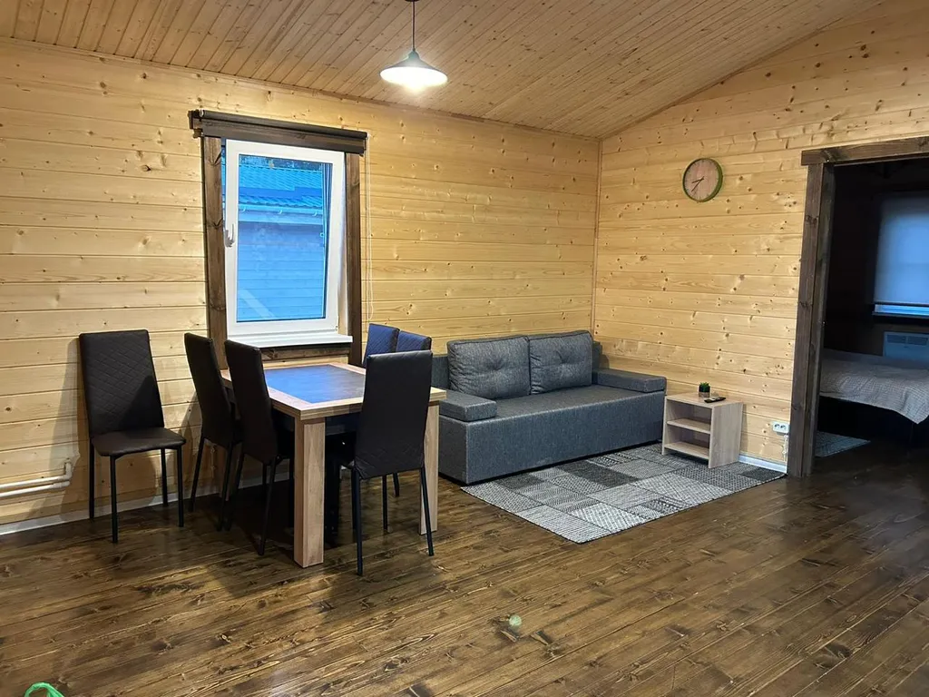 Домик около озера