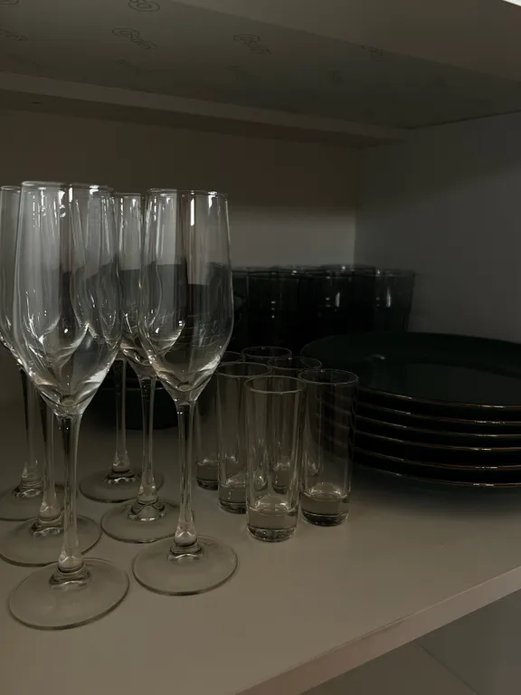 Панорамный дом с баней на дровах и чаном в окружении ёлок