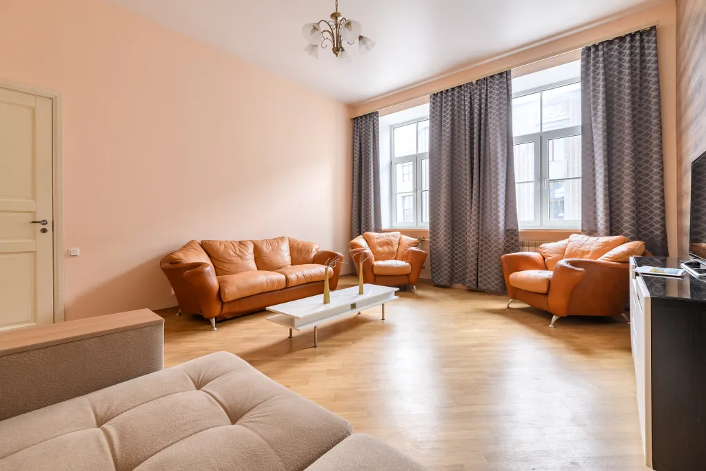 Апартаменты у Эрмитажа
3 спальни, 2 санузла.