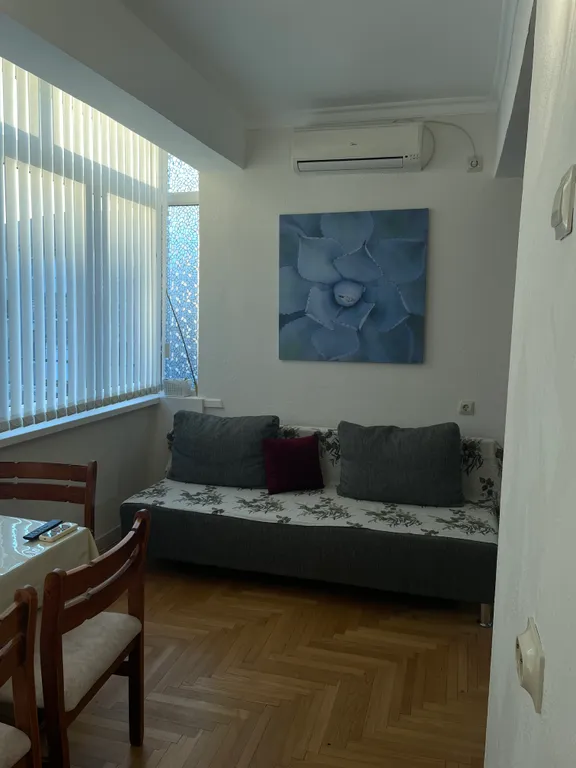 Квартира Классика в сердце города: уютная 2-комнатная квартира у моря — Гагра