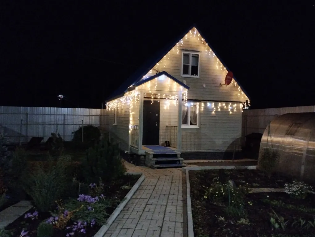 Двухэтажный домик в тихой деревне вблизи леса и озера, сауна в доме, сад