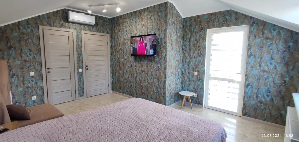 Большой дом с 5 изолированными комнатами в центре