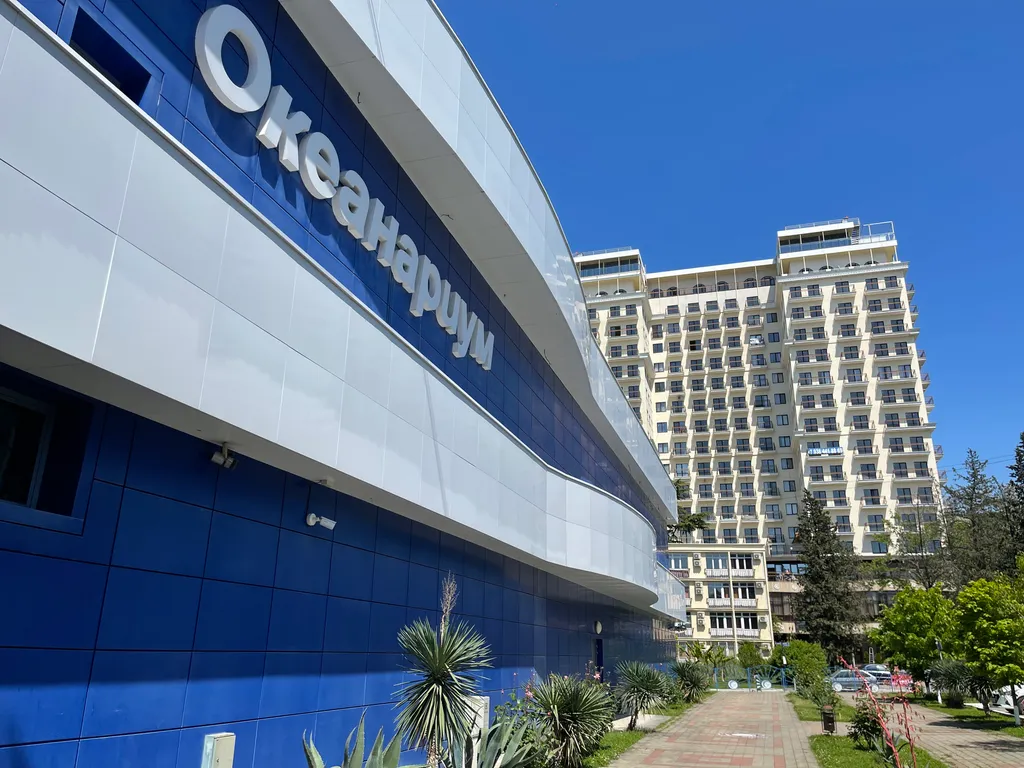 3-комнатная квартира рядом с морем, панорамные окна с видом на море