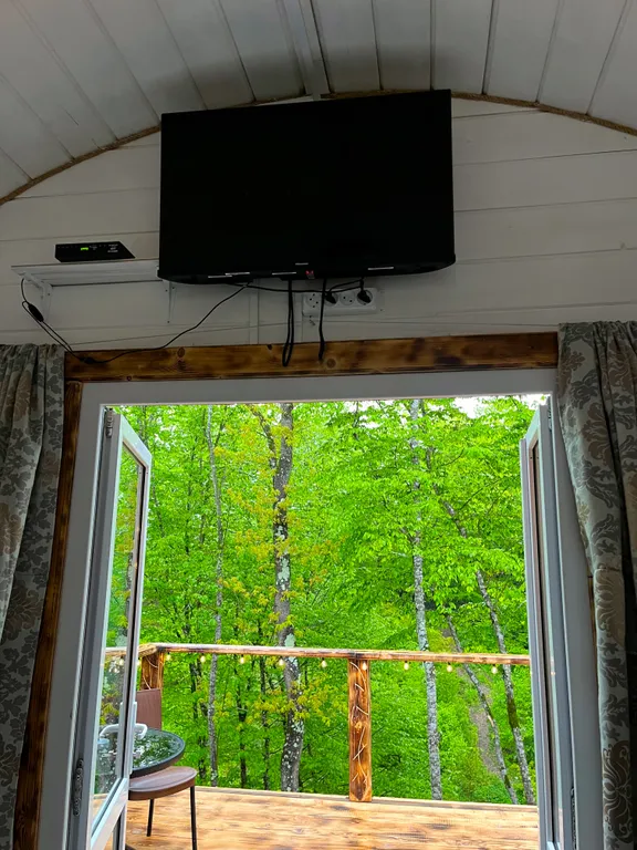 Уютный домик на опушке леса