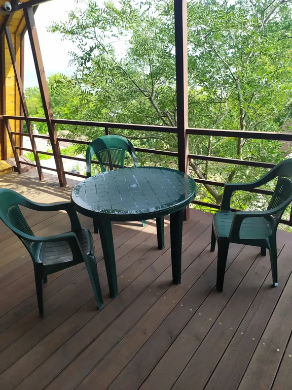 Трёхместный номер на втором этаже с видом на море