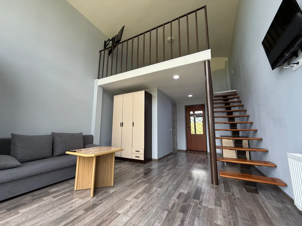 Солнце Ялты у моря с теплым бассейном