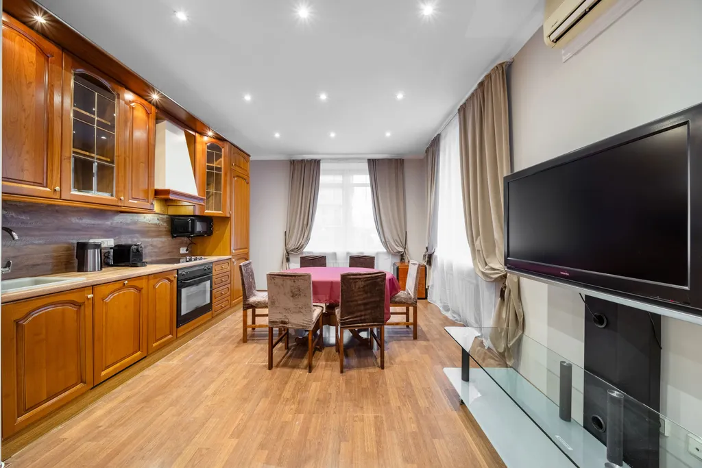 Квартира 3-комнатная квартира с видом на ночную Москву — Москва