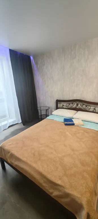 Студия с видом на ТЦ Планета