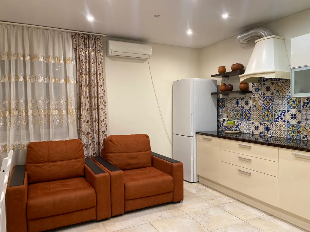 Через дорогу от ЛетоЛето Яркая 1+ квартира