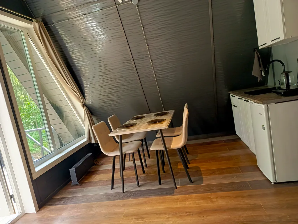 Дом Афрейм в лесу