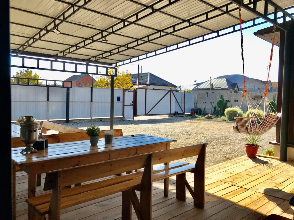 Уютный гостевой дворик в живописном тихом уголке