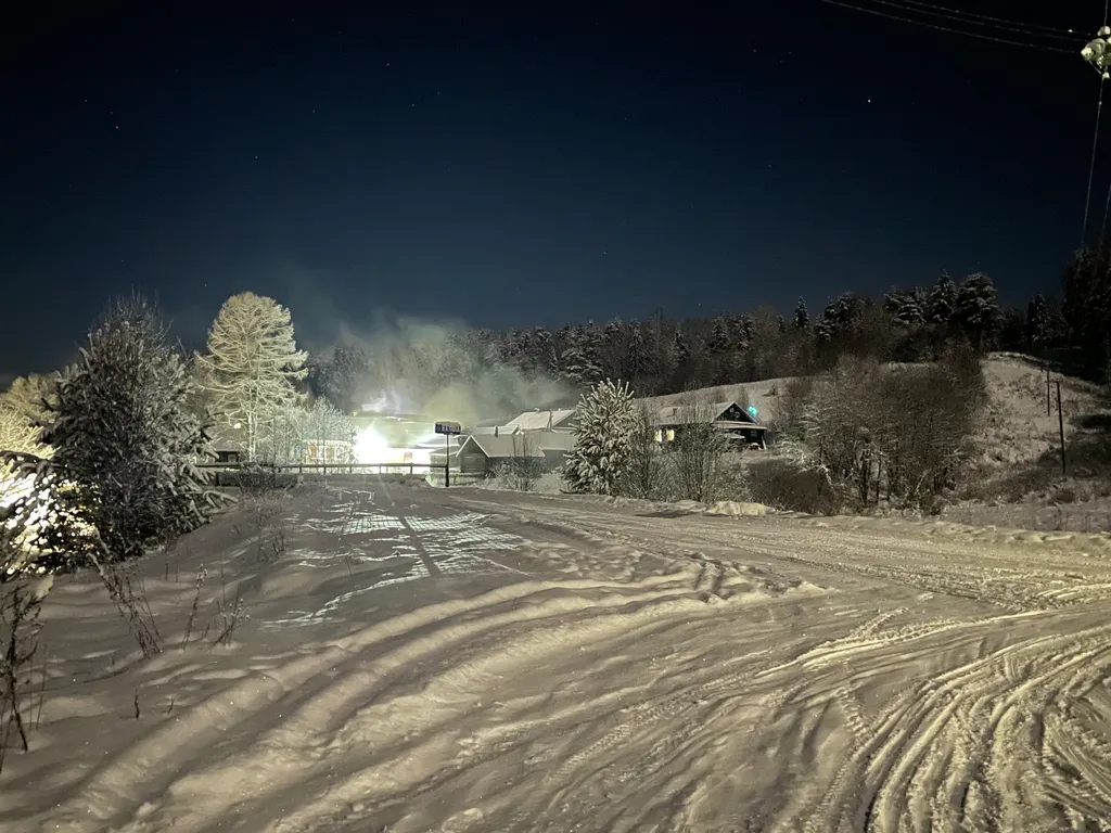 Квартира Уютная мансарда в деревне на оздоровительной базе отдыха "Ребовичи" — Лодейное Поле