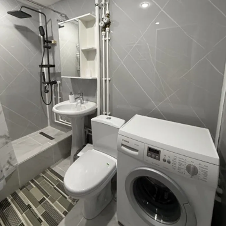 Уютная студия с видом на сквер Матери