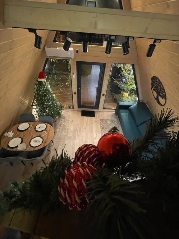 Дом А фрейм с видом на Мирский замок