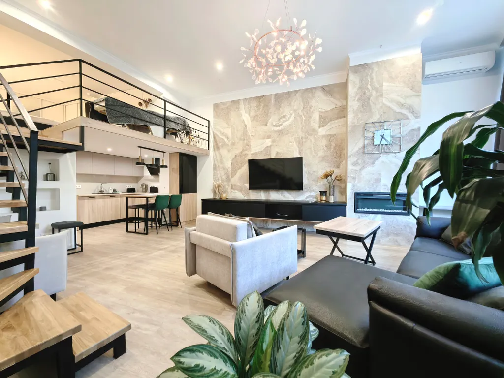 Двухуровневый апартамент в самом центре Сочи