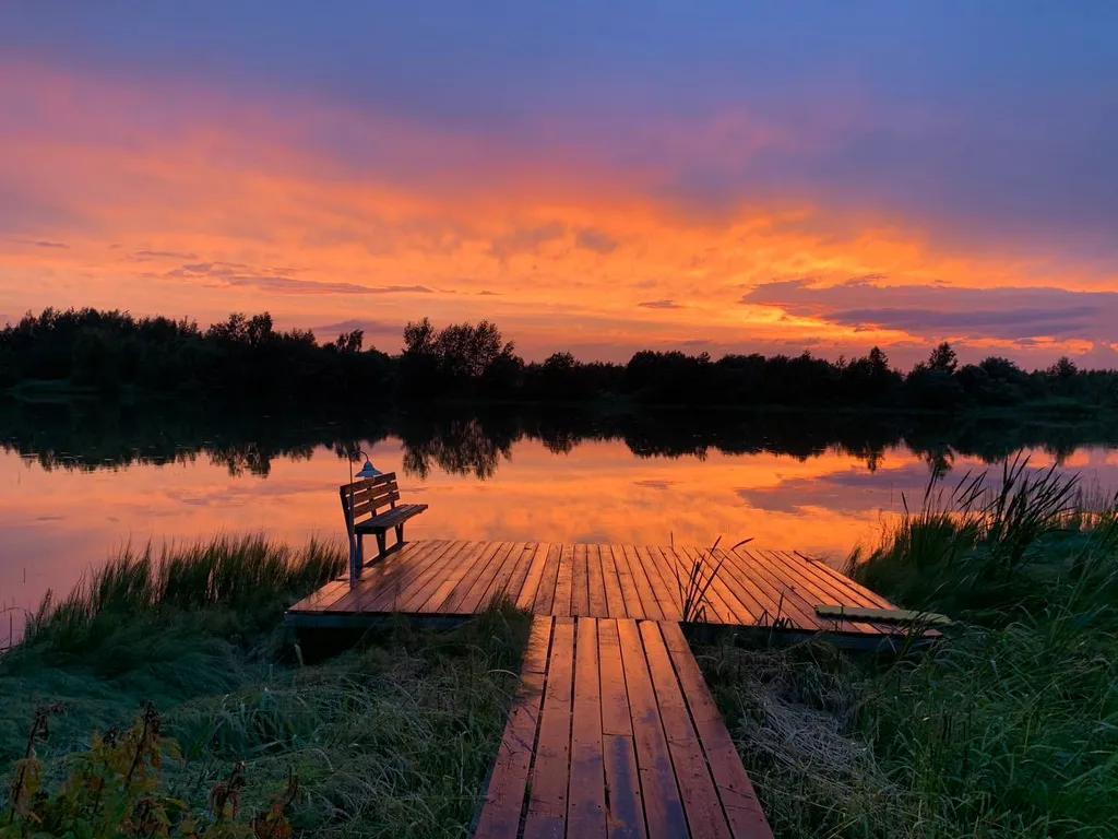 Коттедж Уютный деревянный дом с ландшафтным садом у озера — Шеметово