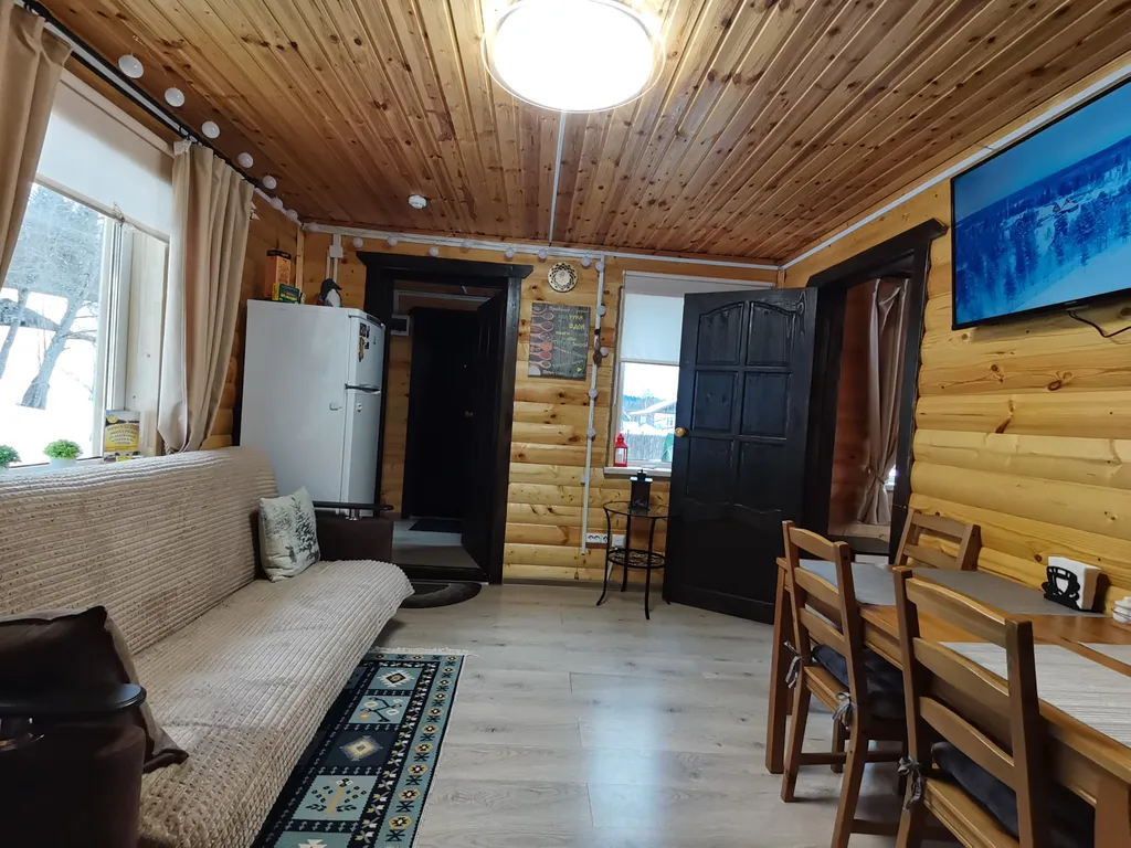 В пешей доступности магазин (900м),кaфе (50м)