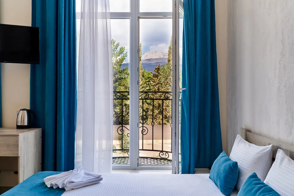 Студия с видом на горы