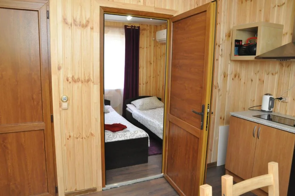 Квартира Апартаменты с террасой и кухней, с видом на реку и с бассейном — Гагра