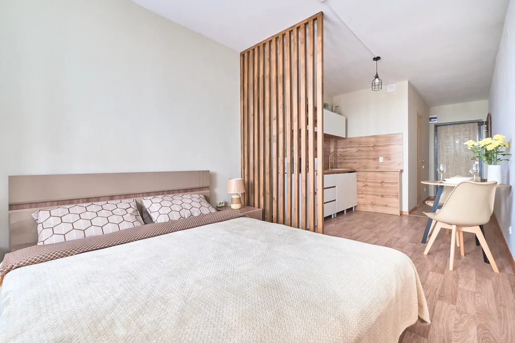 Студия на Б. Подгорной, 87 № 12 с видом на реку