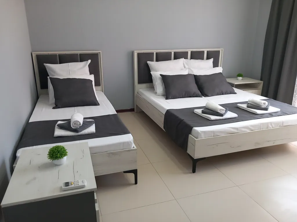 Улучшенный 3-х местный номер с балконом