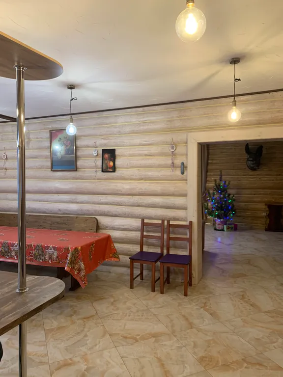 Дом в окружении леса