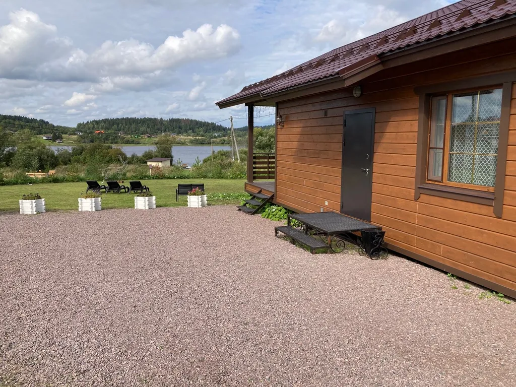 Новый современный коттедж рядом с озером