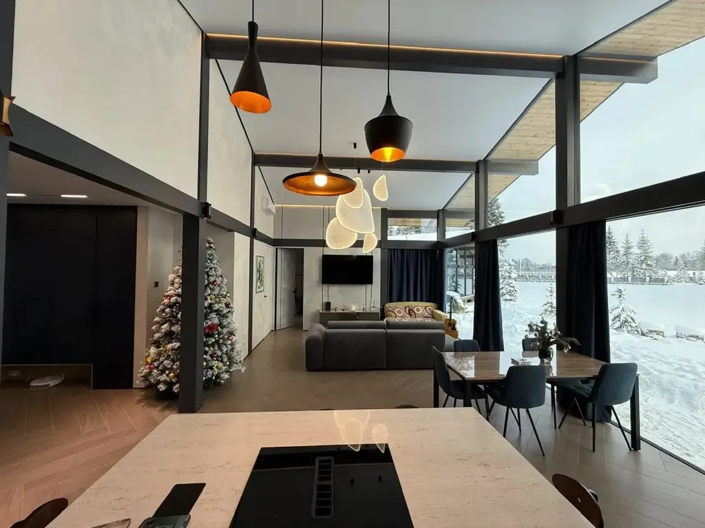 Премиальный дом с видом на лес и пруд в поселке года Ели estate