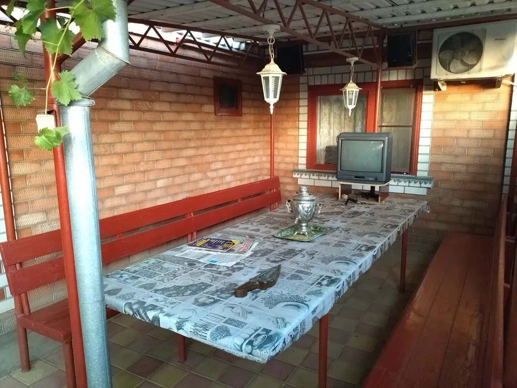 Номер со своей территорией для отдыха под навесом