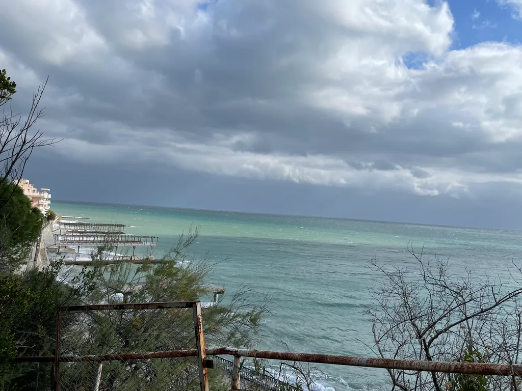 Уютная комната в частном доме со своим двором