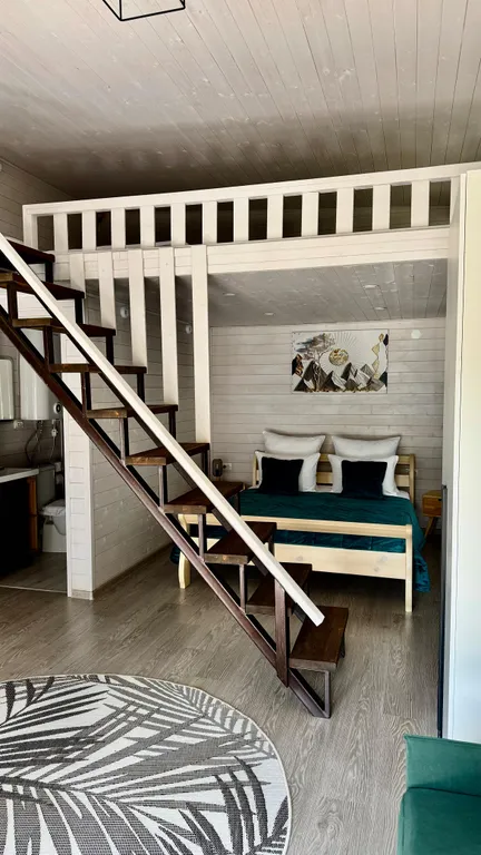 Шале с террасой на берегу реки